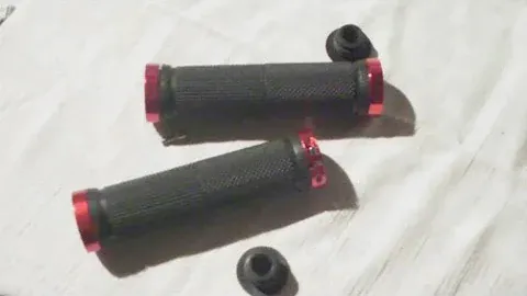 Ремонт рулевой заменаГрипсов  Handle bar grips Cannondale