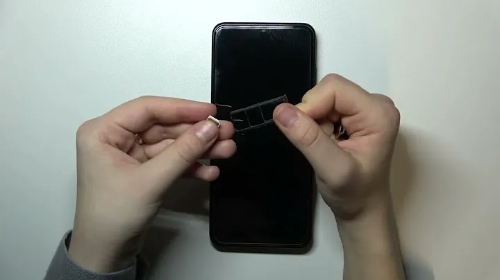 Как вставить сим карту в TCL 30SE / Как вставить карту памяти в TCL 30SE
